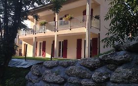 Le Mas De Servant Roulottes Et Chambres D'Hotes
