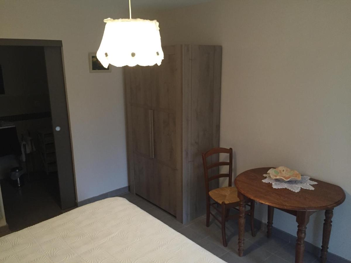 Le Mas De Servant Roulottes Et Chambres D'Hotes Auberives-en-Royans Kamer foto