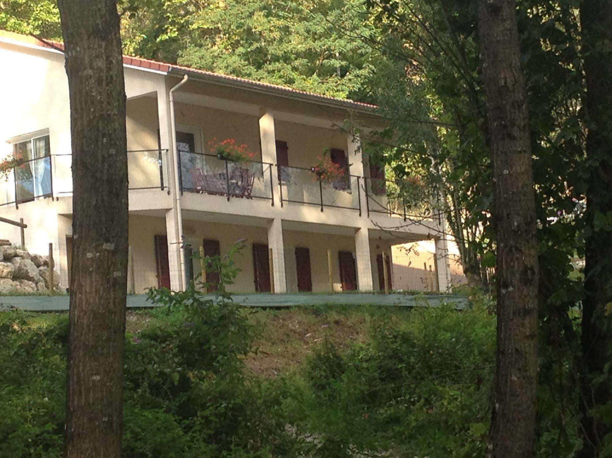 Le Mas De Servant Roulottes Et Chambres D'Hotes Auberives-en-Royans Buitenkant foto